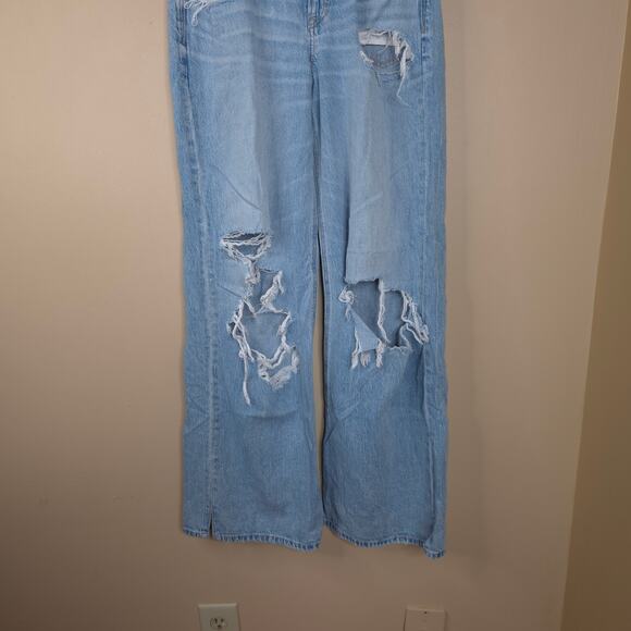 American Eagle High Rise Wide Leg Jeans in Light Wash Denim Size 2 - Picture 2 of 12